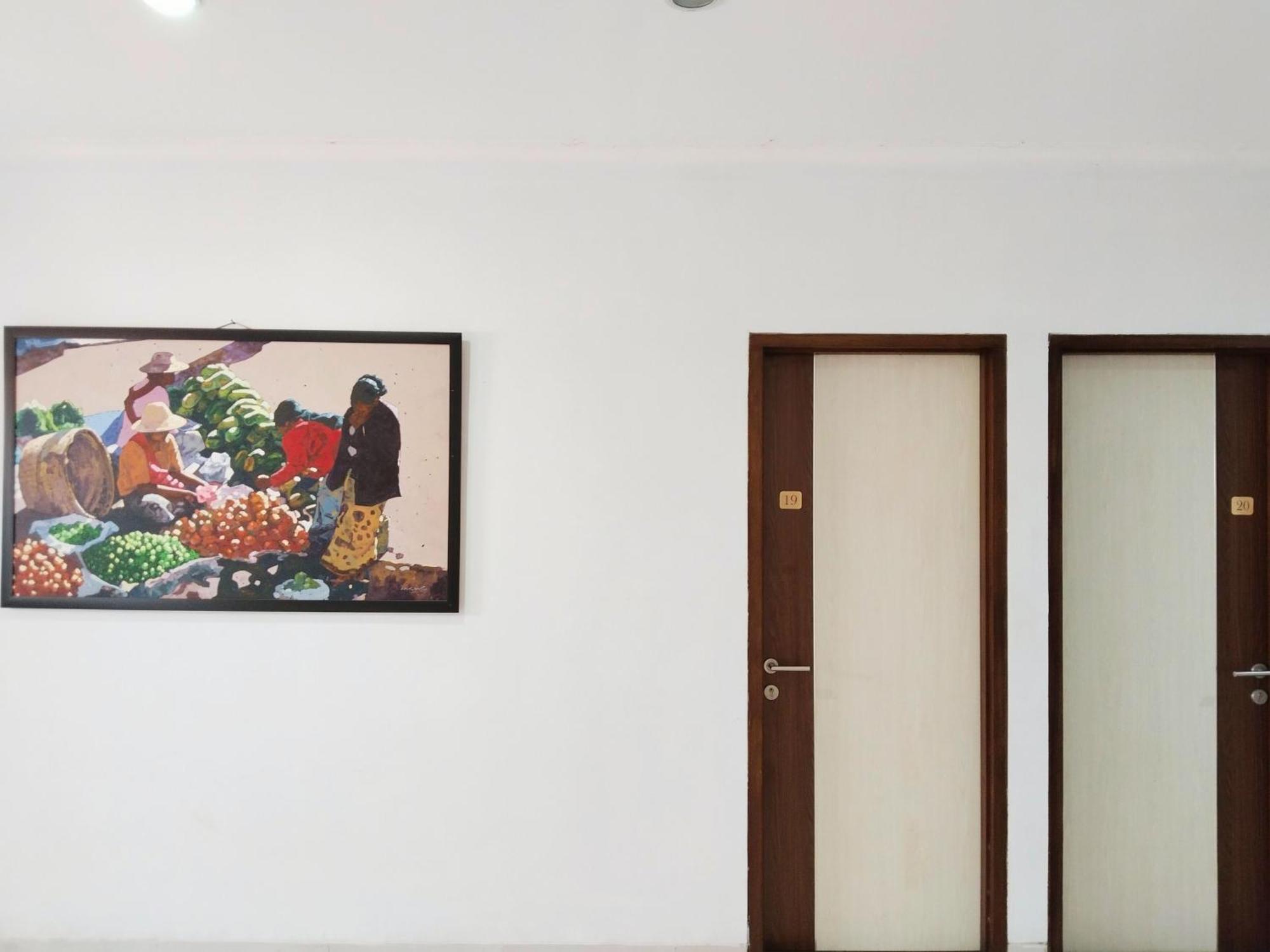 Dejati House Hotel Bekasi Exterior photo